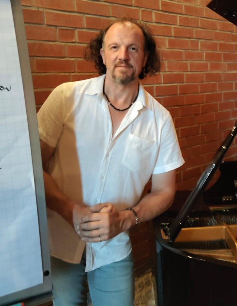 Raymond Hackland, musician and qigong practitioner
